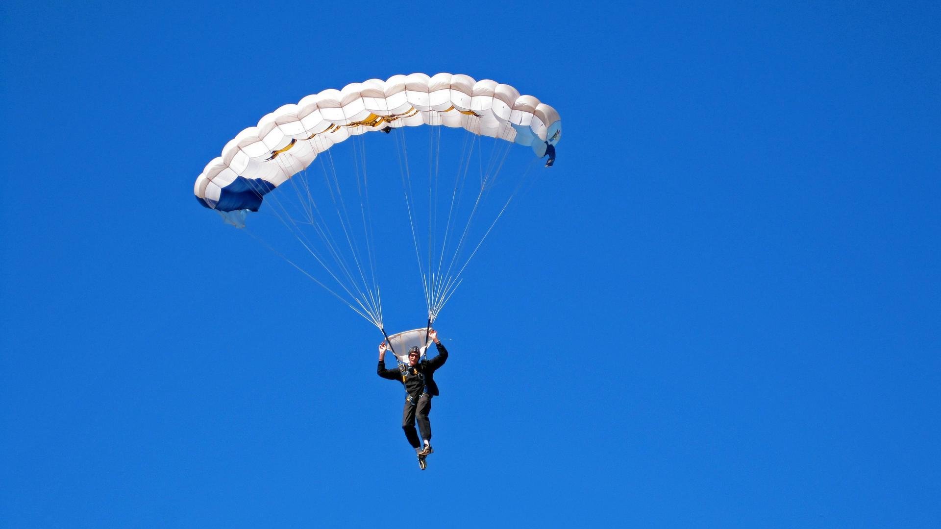 LOL精彩操作点燃全网观众,lol精彩操作集锦在哪看