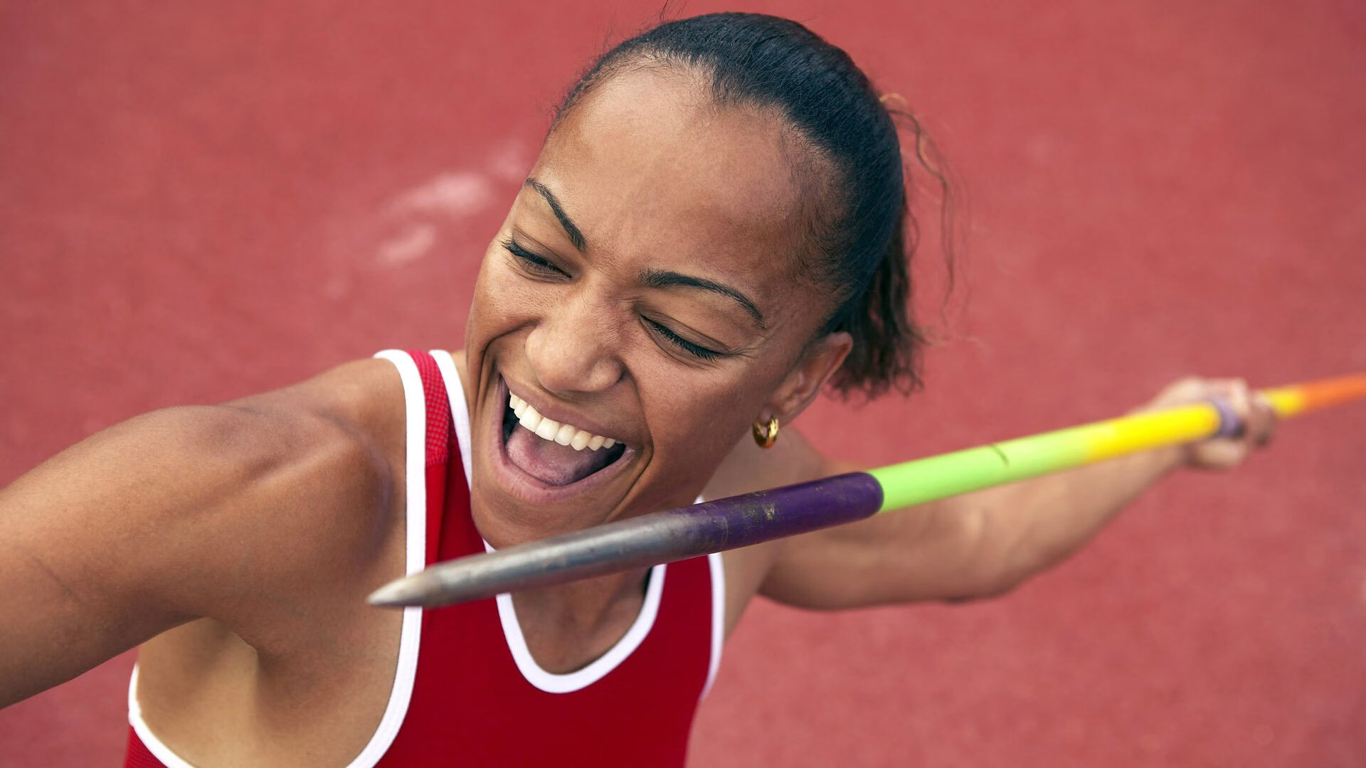 官方回应：民警行凶致女友家人 2 死 1 伤 嫌疑人已被刑拘，民警被袭击
